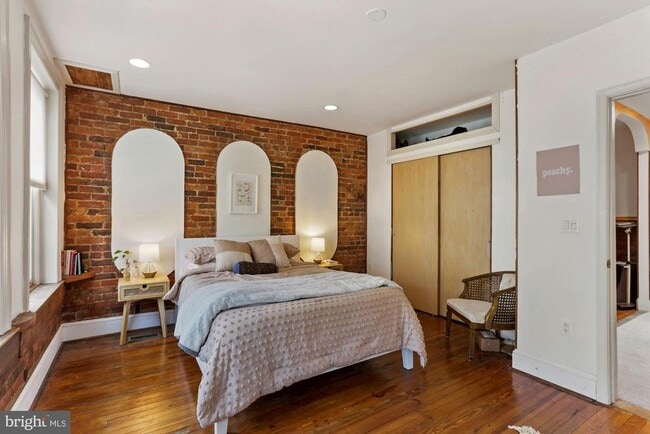 Building Photo - 1116 Monroe St NW