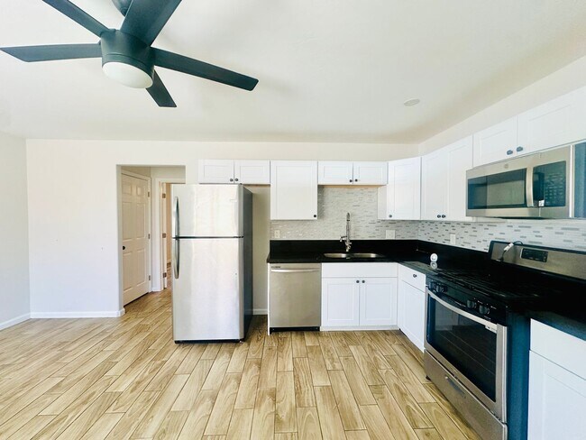 Building Photo - 22nd340