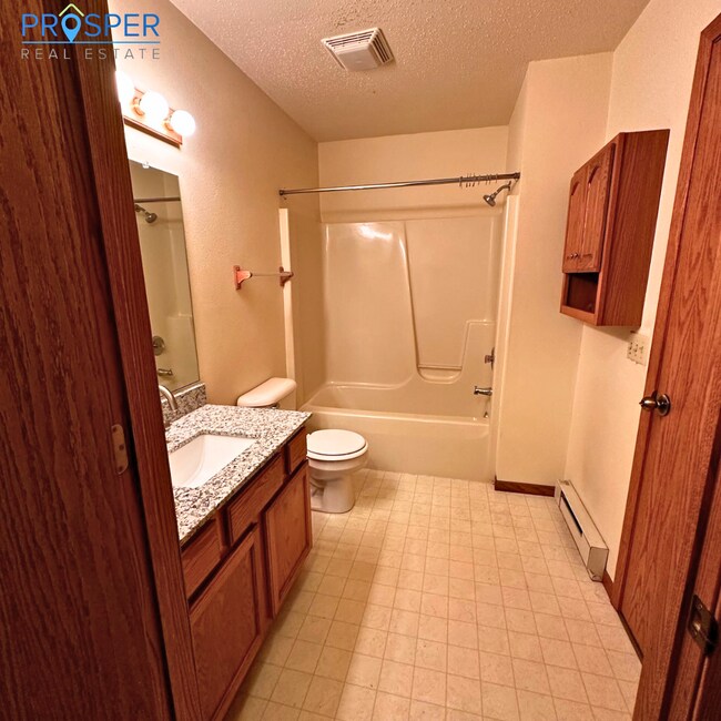 Building Photo - 862 Kari Dr