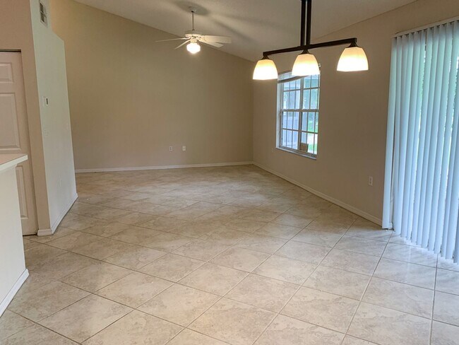 Building Photo - 3BR/2BA Condo in Haile Plantation - Availa...