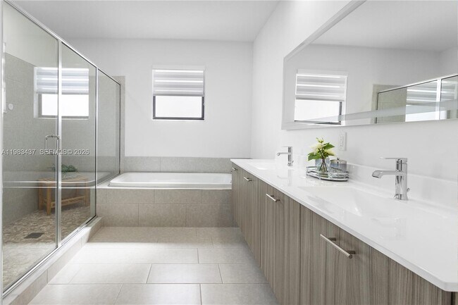 Building Photo - 4335 SW 174th Ave