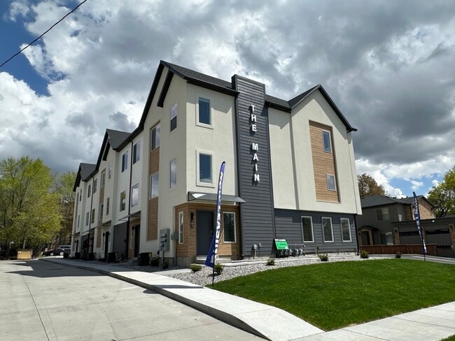 Building Photo - The Main