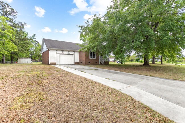 Building Photo - Cottage Charm Near Piney Green