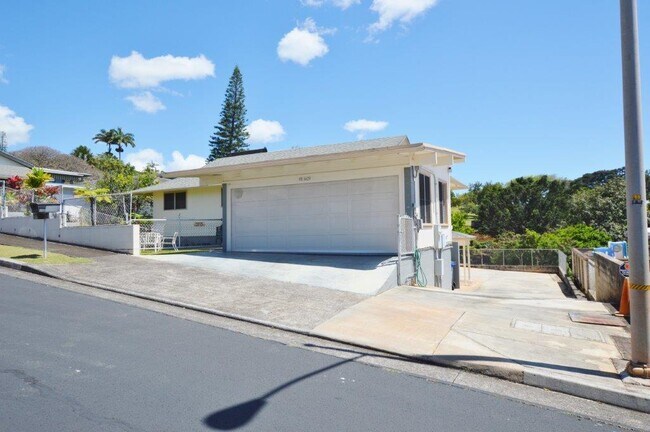 Building Photo - 98-1429-1429 Akaaka St