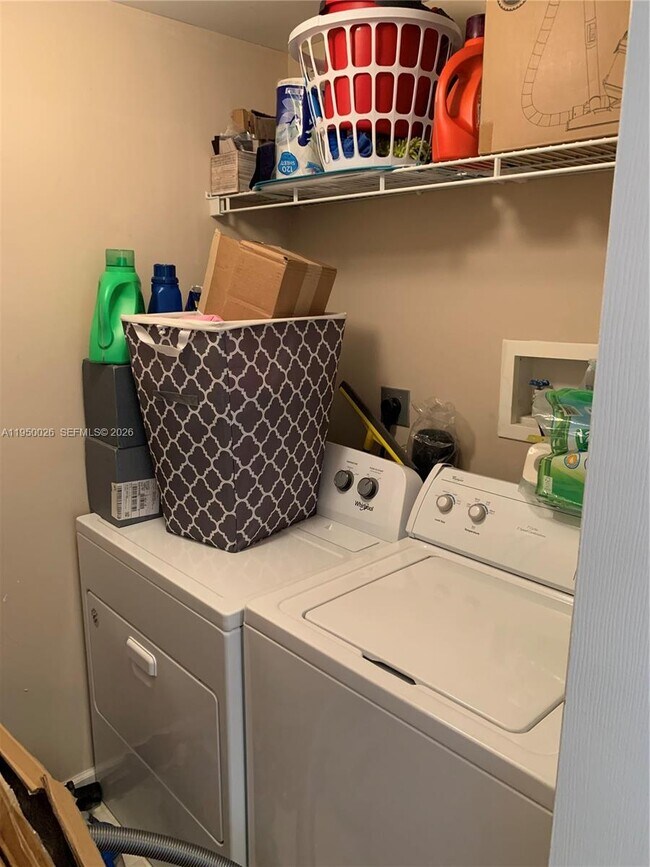 Building Photo - 17150 N Bay Rd