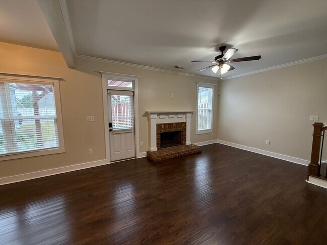 Building Photo - Charming Craftsman Home on Mitchell Bridge...