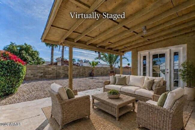 Building Photo - 1611 E El Parque Dr
