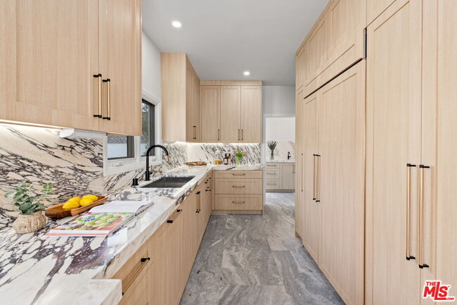 Building Photo - 802 Cochran Ave