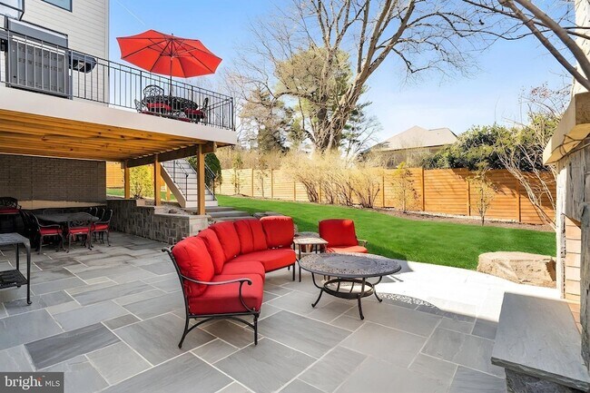 Building Photo - 1100 Balls Hill Rd