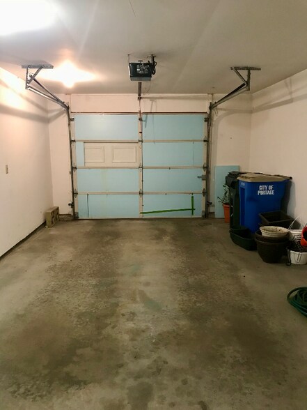 Building Photo - 112 Lake Rd