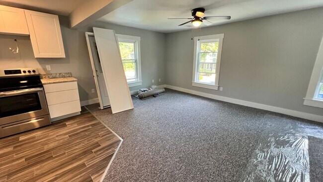 Building Photo - 24-28 Hill St