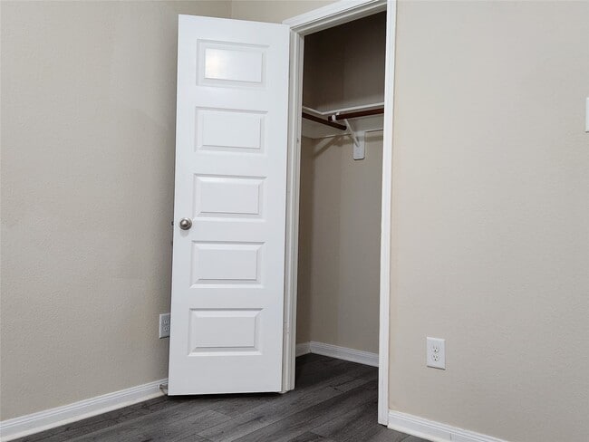 Building Photo - 2411 Village Stone Ct