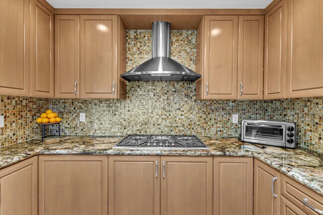 Building Photo - 10 Colgate Dr