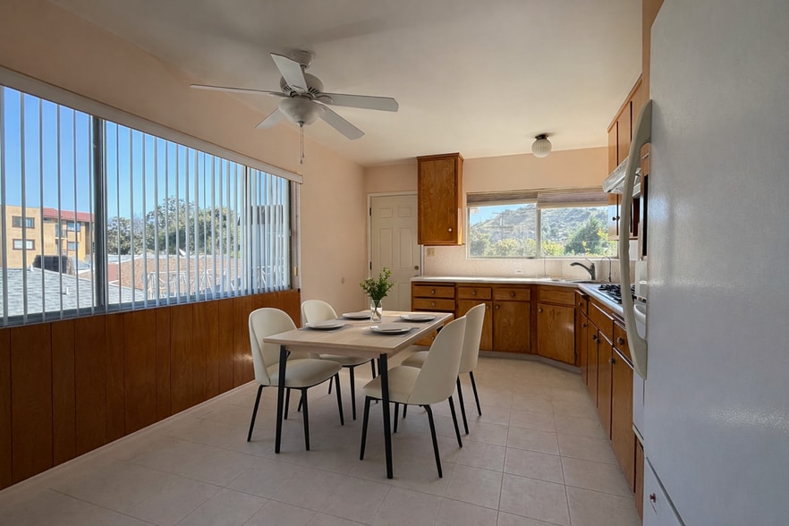 Building Photo - 802 Fischer St