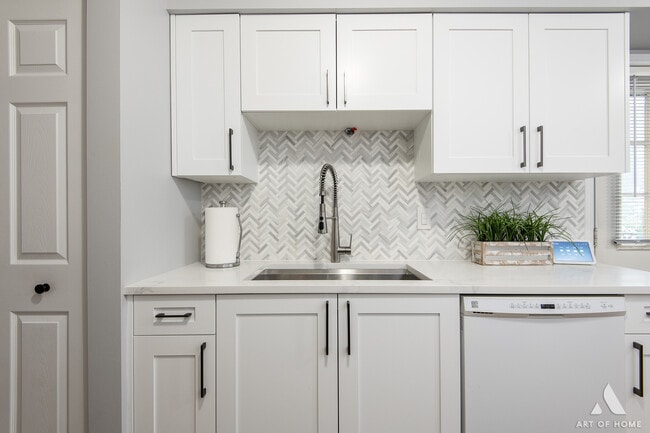 Building Photo - 11110 E Cove Cir