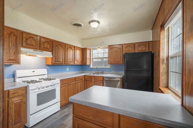 Building Photo - 14732 Oakwood Ln