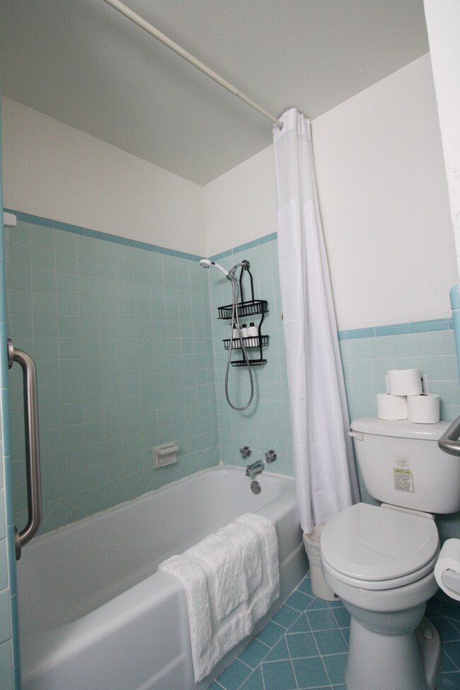 Building Photo - 2109 S 49th St