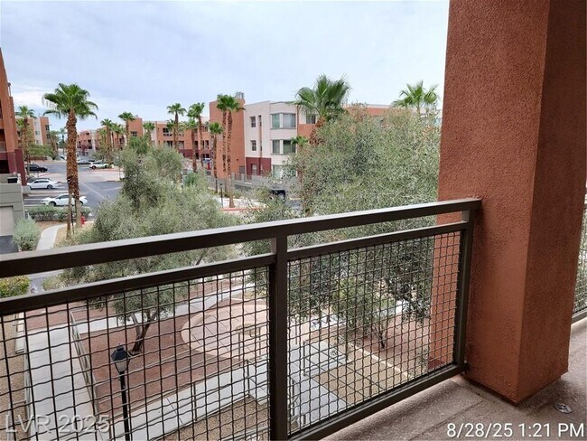 Building Photo - FABULOUS PARK AVENUE--MIDRISE LIVING!!