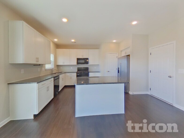 Building Photo - 715 Pollyanna Dr