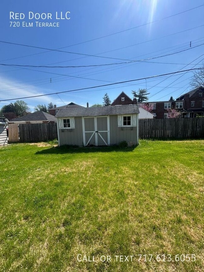Building Photo - 720 Elm Terrace