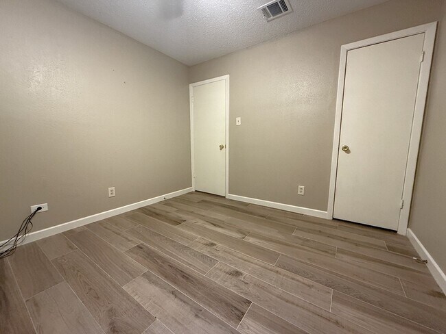 Building Photo - 15934 Blueridge Rd