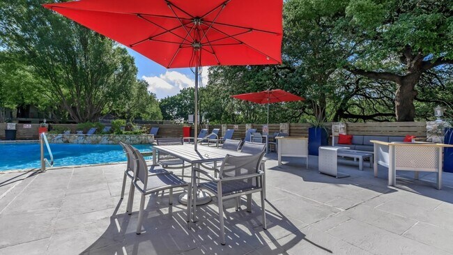 Building Photo - 13005 Heinemann Dr