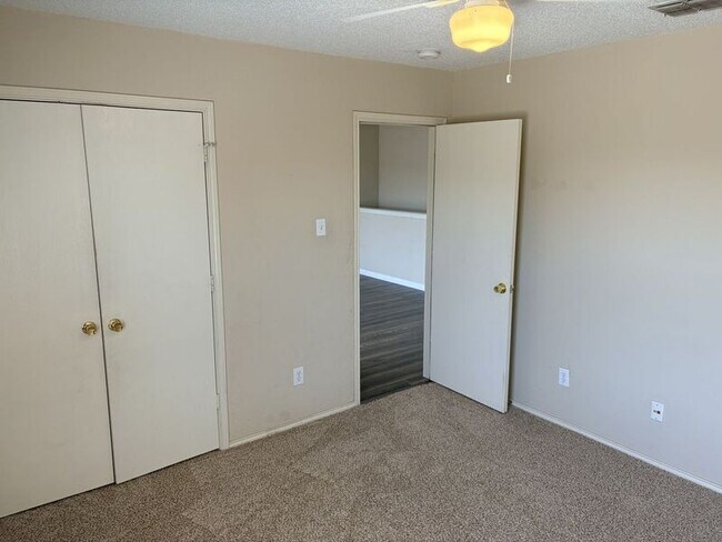 Building Photo - 1525 Melrose Ln