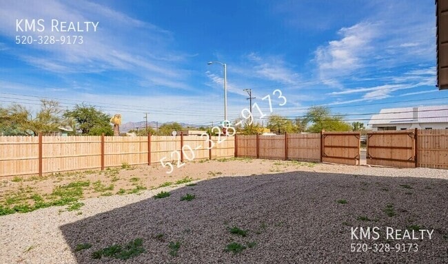 Building Photo - 1304 S 5th Ave