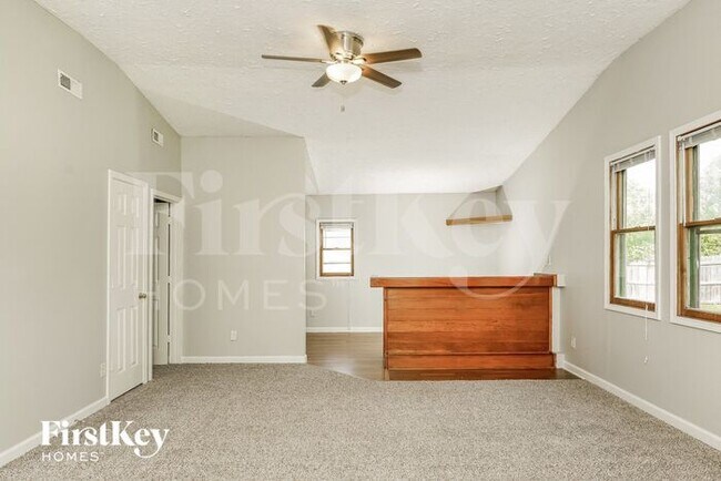 Building Photo - 1050 Ross Ct