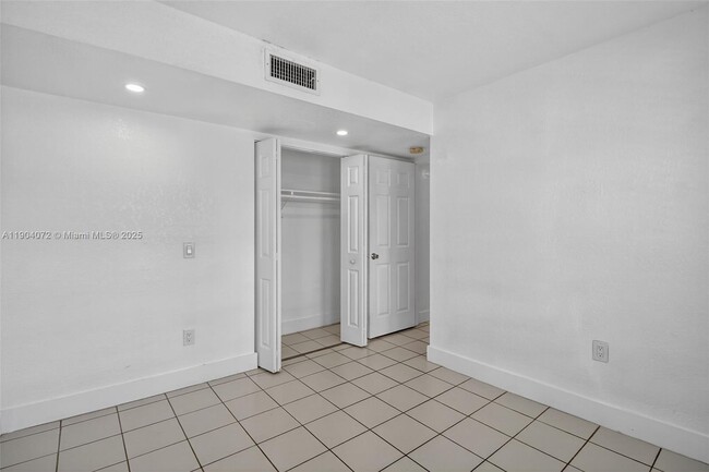 Building Photo - 500 NE 26th St