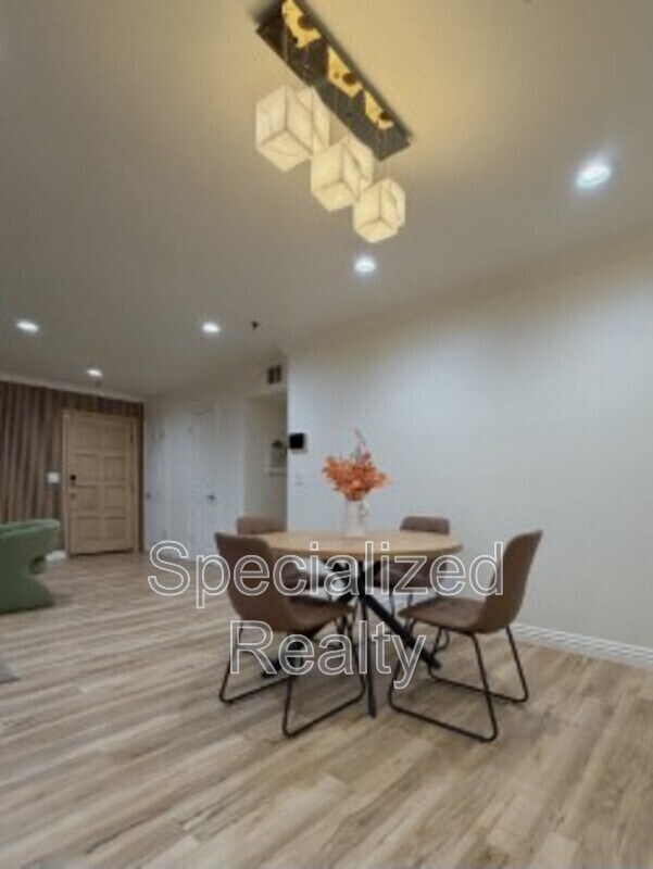 Building Photo - 1020 Davis Ave