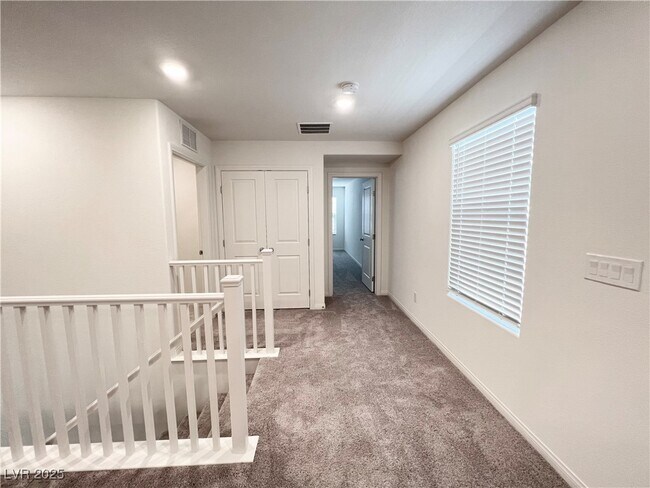 Building Photo - 7012 Sylmar Ave