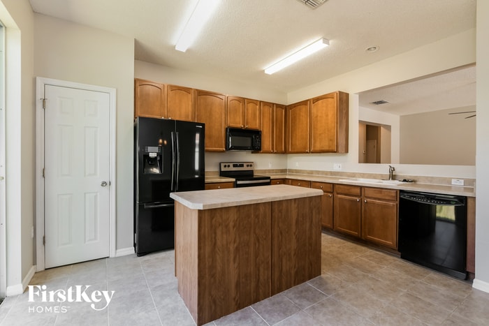 Building Photo - 218 Aster Dr