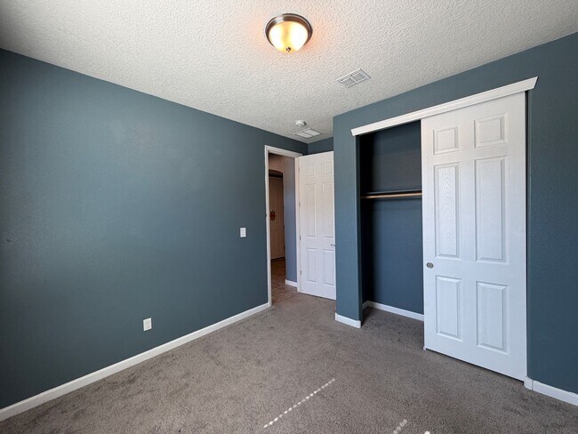 Building Photo - 4 Bedroom Single Story Home Available Near Golf Course Rd & Southern Blvd!