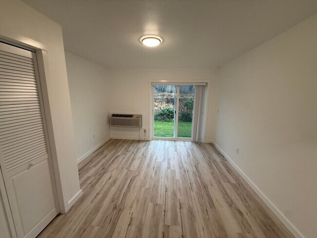Building Photo - Newly Remodeled | All Utilities Included | AC + Heat | Move-In Ready