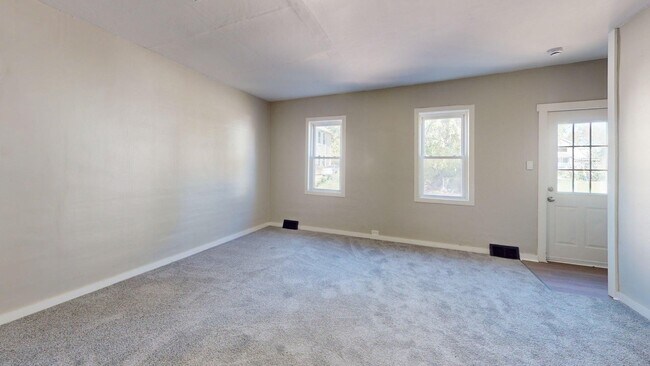 Building Photo - Cudell/West Blvd neighborhood; 4 bedroom/1 bath single family house for rent!