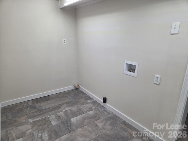 Building Photo - 127 N Maple St