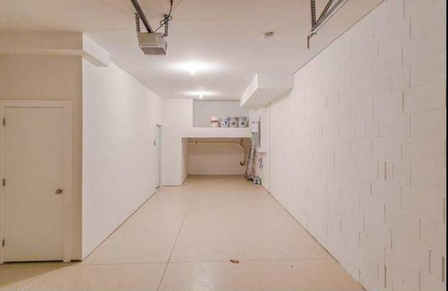 Building Photo - 261 Leverington Ave