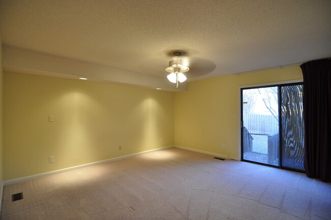 Building Photo - 9405 Hartwick Cir SE