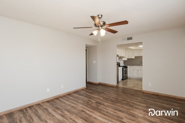 Building Photo - 1815 W Charleston Ave