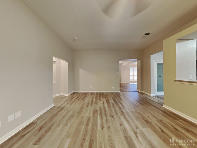 Building Photo - 401 Rustic Grove Ln