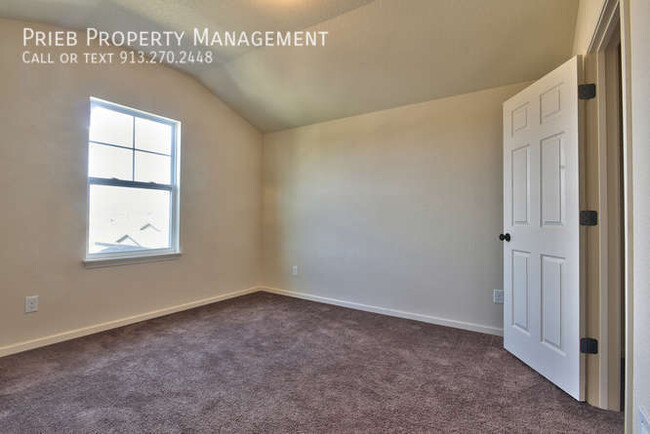 Building Photo - 282 N Ferrel St
