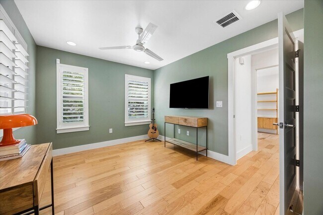 Building Photo - 4506 Russell Dr