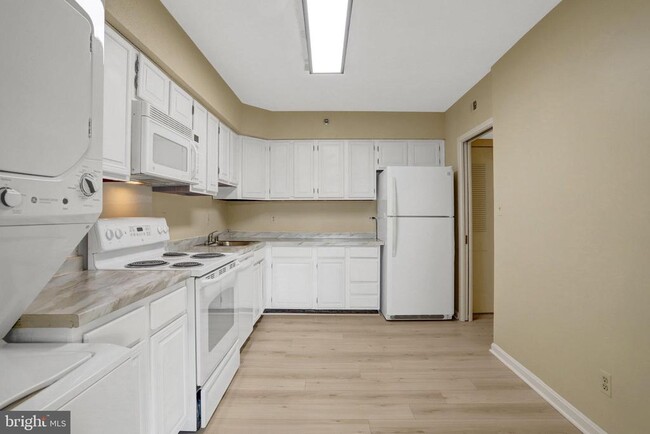 Building Photo - 3713 S George Mason Dr