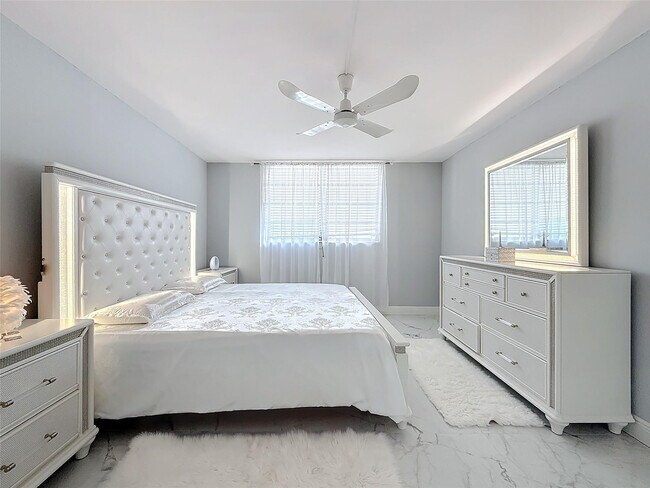 Building Photo - 2731 NE 14th Street Causeway