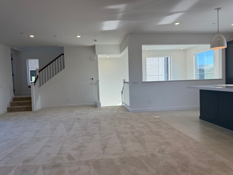 Building Photo - 424 Bunsen St