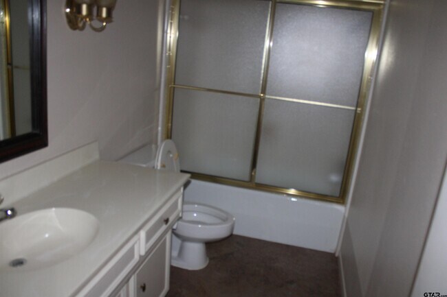 Building Photo - 713 Meadow Creek Dr