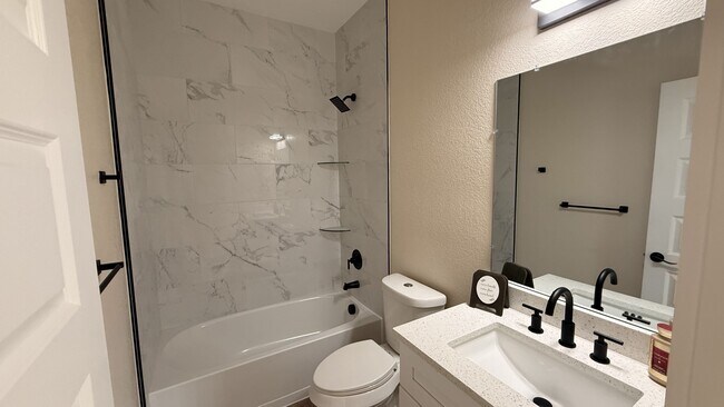 Building Photo - 2619 Creekview Dr