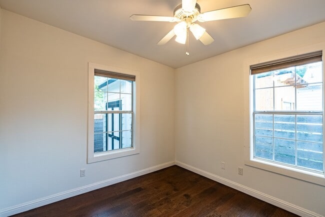 Building Photo - Urban Charm Meets Modern Living in the Heart of East Austin!