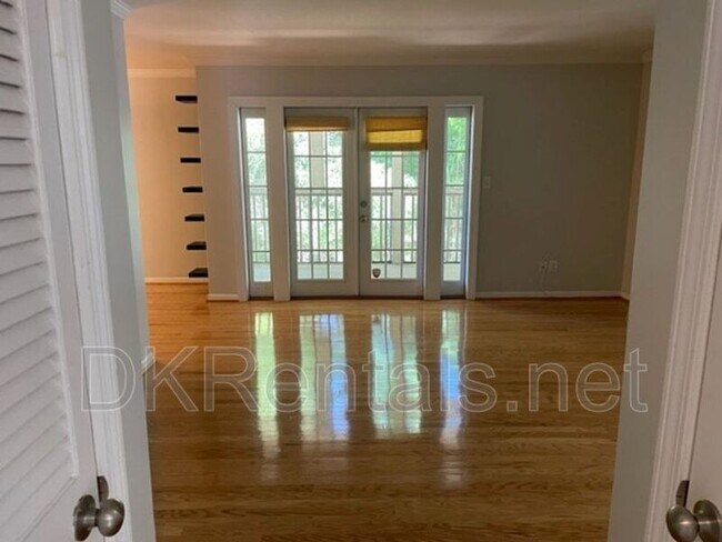Building Photo - 1445 Monroe Dr NE